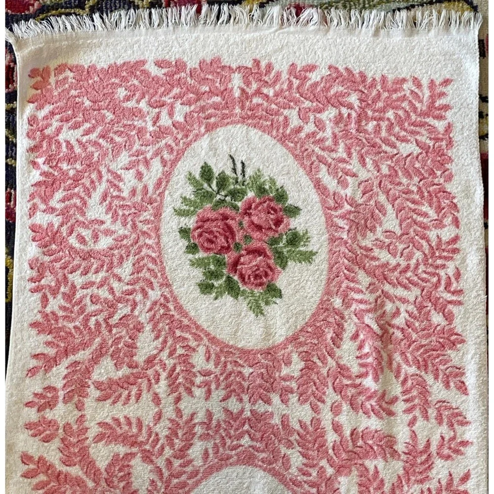 Vintage 70s Cannon Royal Family Three Roses Bath Towel Fringe Pink Retro Mod